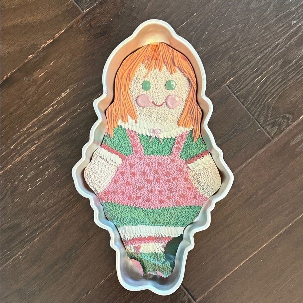 Wilton Storybook Doll Cake Pan - Pink and Green - Picture 4 of 5